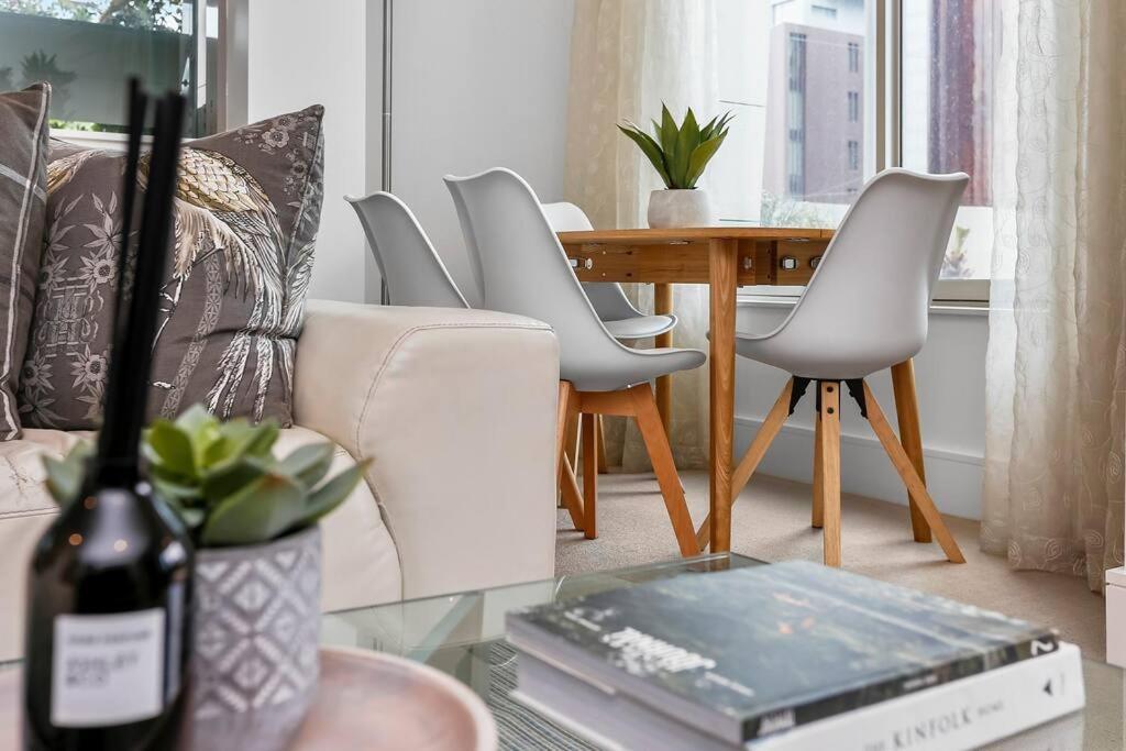Apartmán Elegant & Sunny Living With Stunning Marina Views Auckland Exteriér fotografie