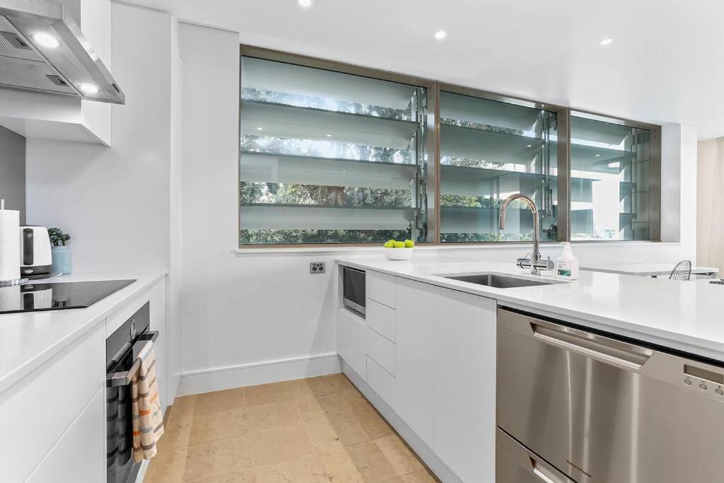 Apartmán Elegant & Sunny Living With Stunning Marina Views Auckland Exteriér fotografie