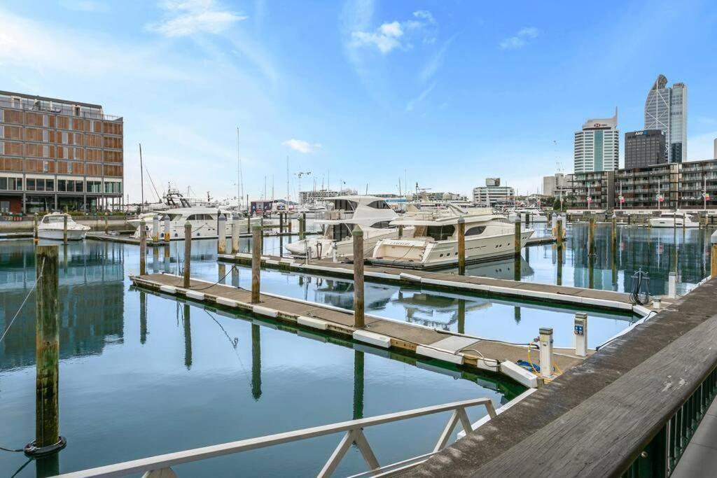 Apartmán Elegant & Sunny Living With Stunning Marina Views Auckland Exteriér fotografie